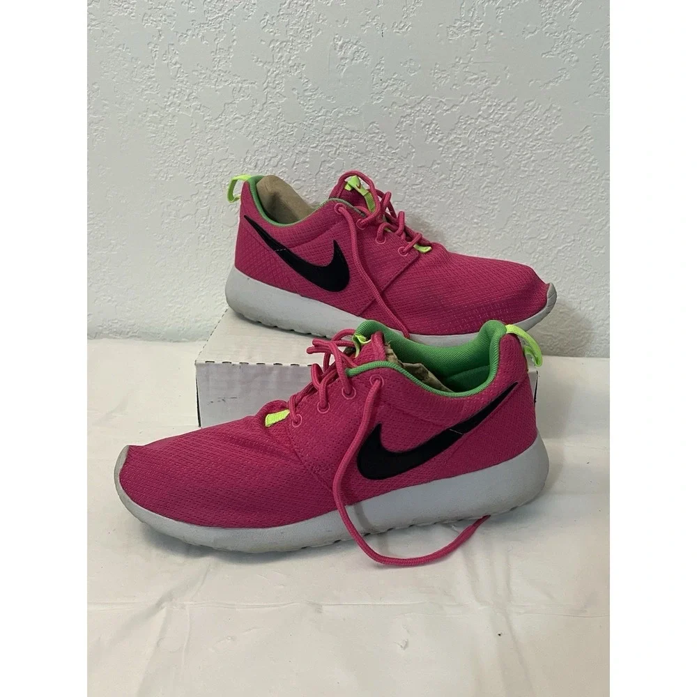 NIKE ROSHE RUN SHOES 599729-607 PINK BLACK GREEN Size 7Y GSG Womens 8.5 Low Top